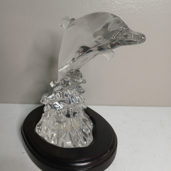 Wonders of the wild crystal dolphin big green come 5.5 in Long 5.5 in tall, - Picture 2 of 6